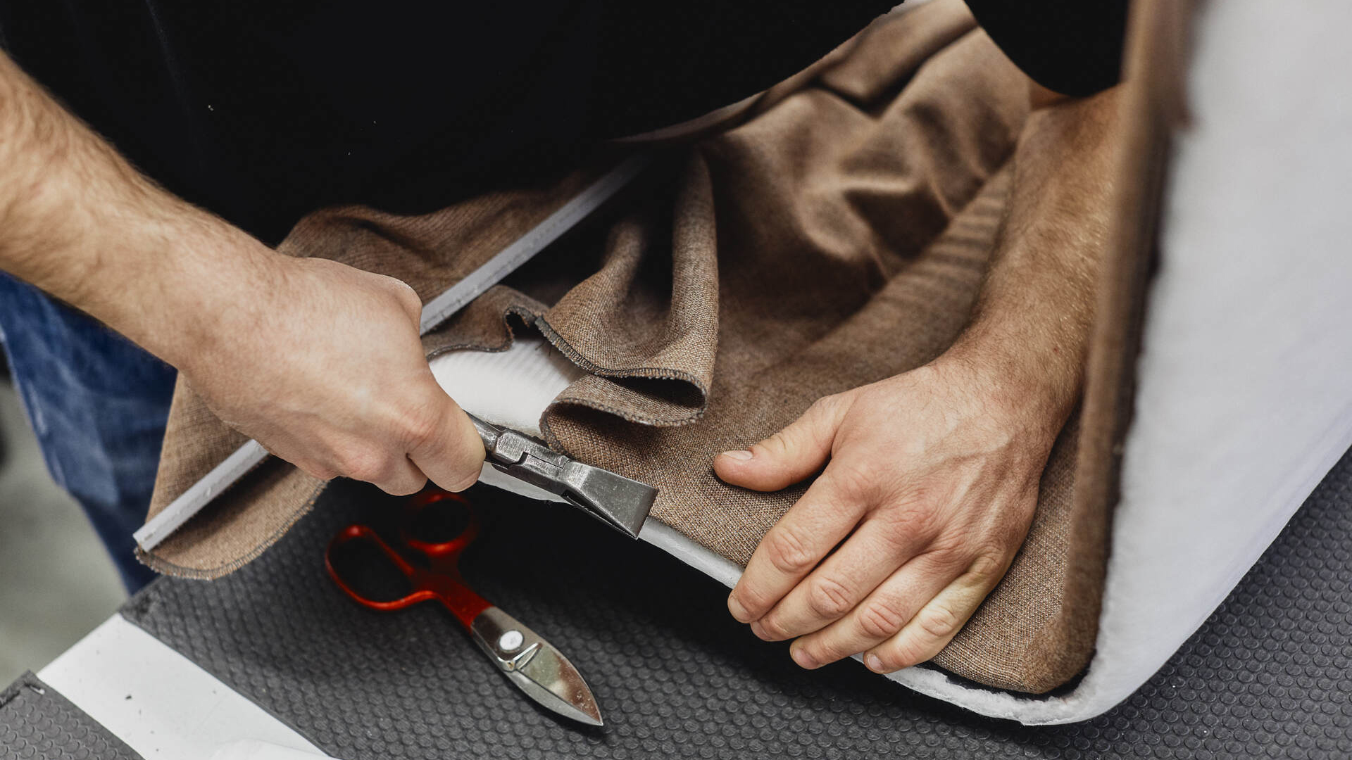 Brunner_Produktion_Handmade_Detail_Polsterei