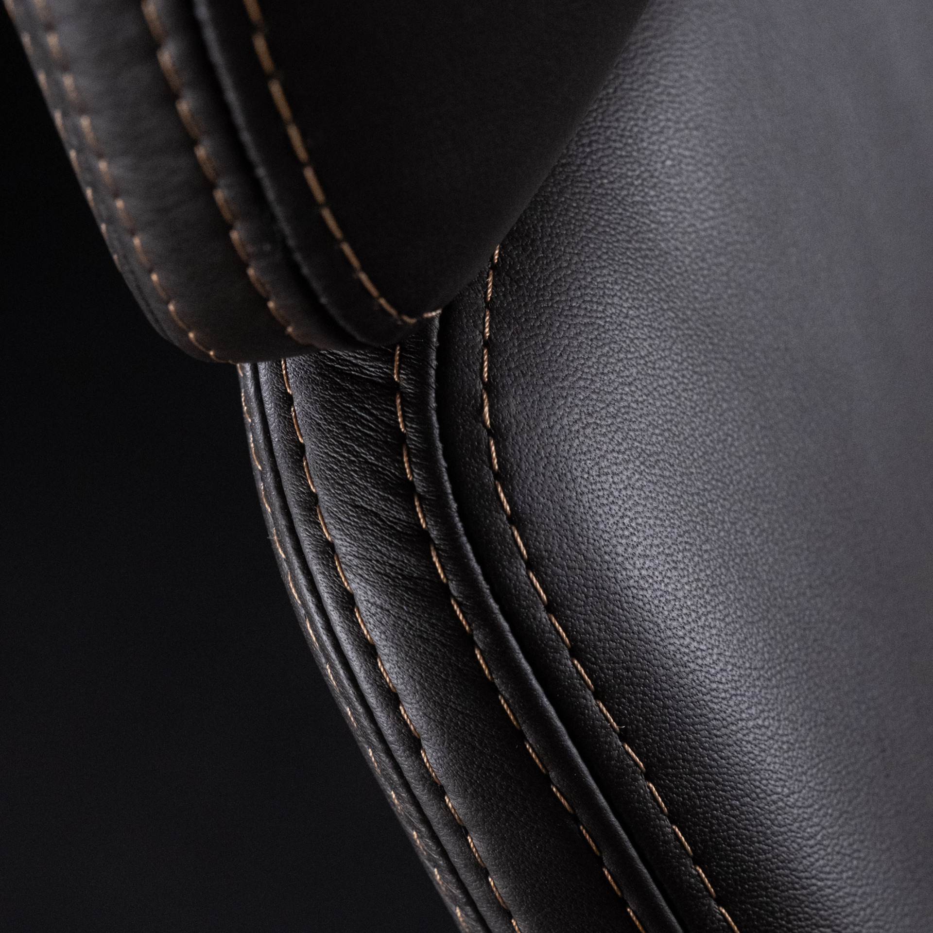 brunner_ray_executive_detail_03_1x1_hd